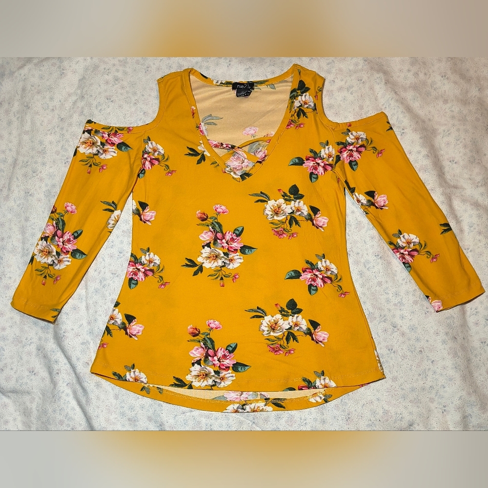 Rue21 Yellow Floral Cold Shoulder Long Sleeve Top